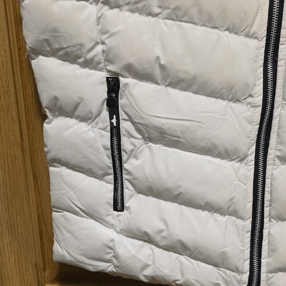 VIP White and Black Men's Vest - Picture 2 of 10